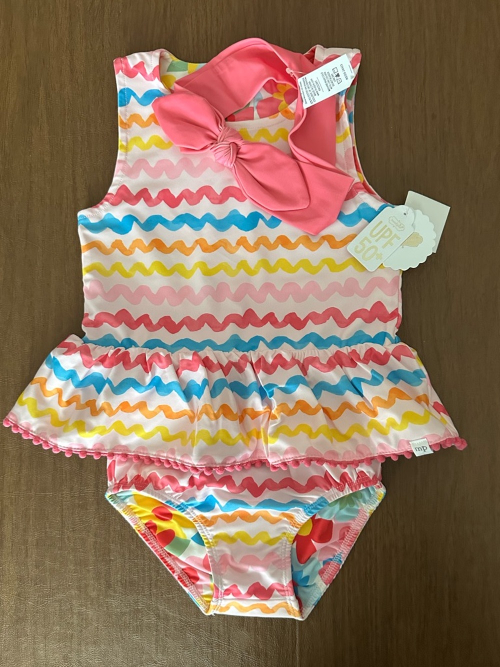 Mud Pie Girls, Rainbow Reversible Tankini Set
Sz 5
NWT